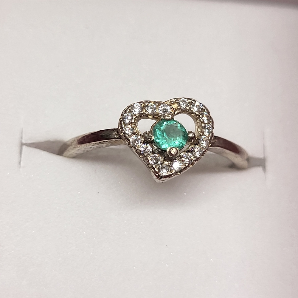 925 silver heart ring with colombian natural emerald